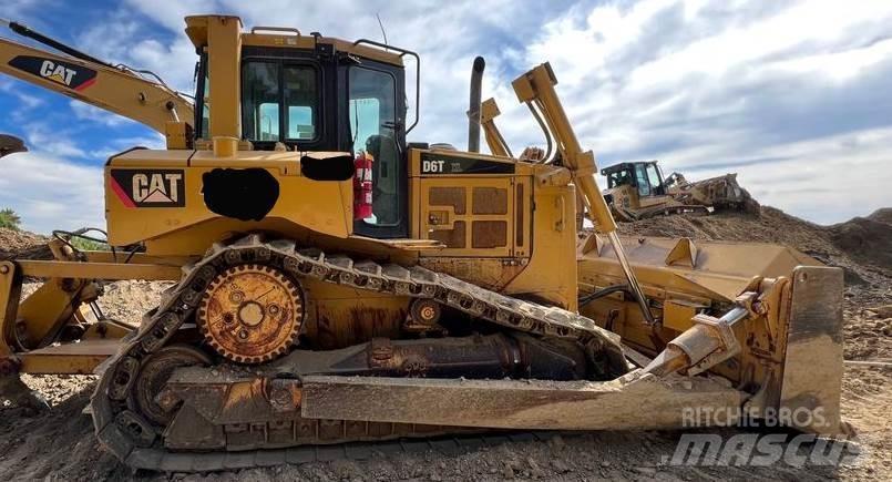 CAT D6T Telaketjupuskutraktorit