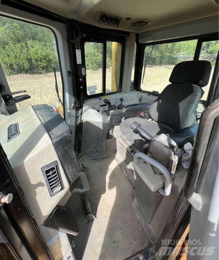 CAT D6T Telaketjupuskutraktorit