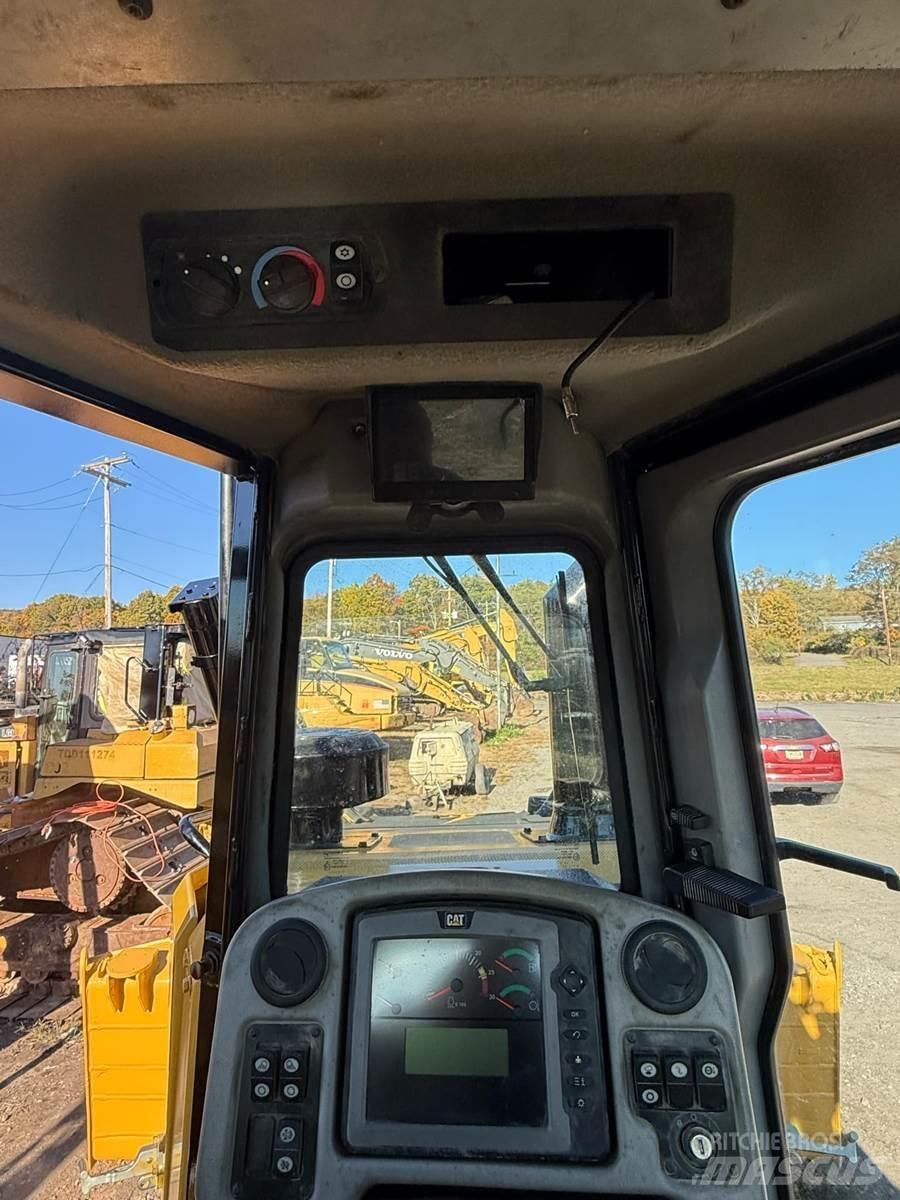 CAT D6T Telaketjupuskutraktorit