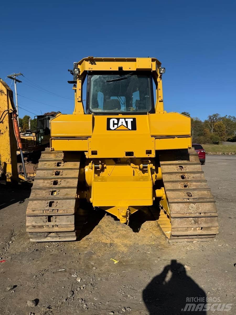 CAT D6T Telaketjupuskutraktorit