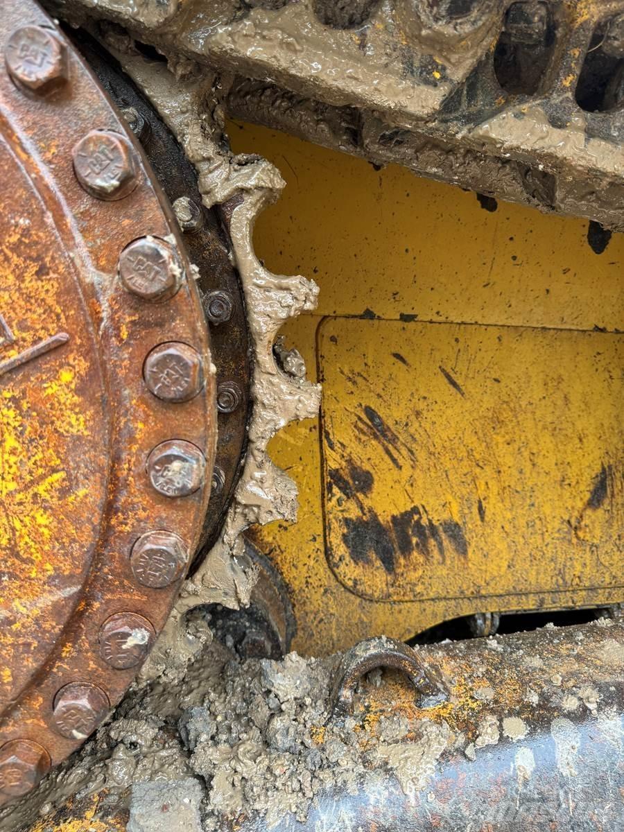 CAT D6T XL Telaketjupuskutraktorit