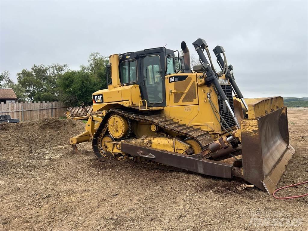 CAT D6T XL Telaketjupuskutraktorit