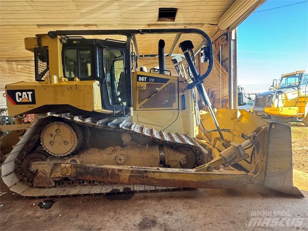 CAT D6T XW Telaketjupuskutraktorit
