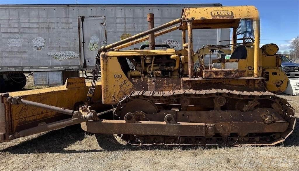 CAT D7 Telaketjupuskutraktorit