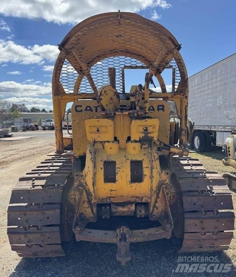 CAT D7 Telaketjupuskutraktorit