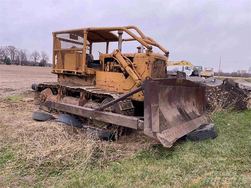 CAT D7E Telaketjupuskutraktorit