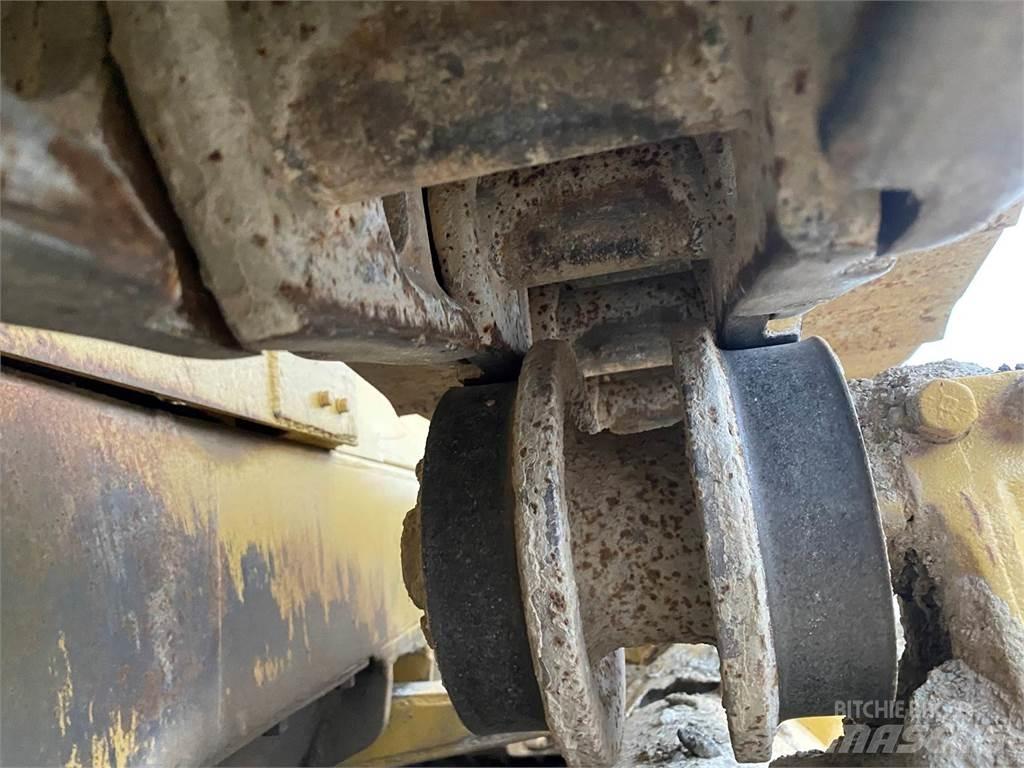 CAT D7E Telaketjupuskutraktorit