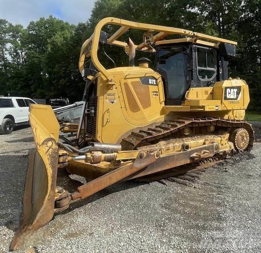 CAT D7E Telaketjupuskutraktorit