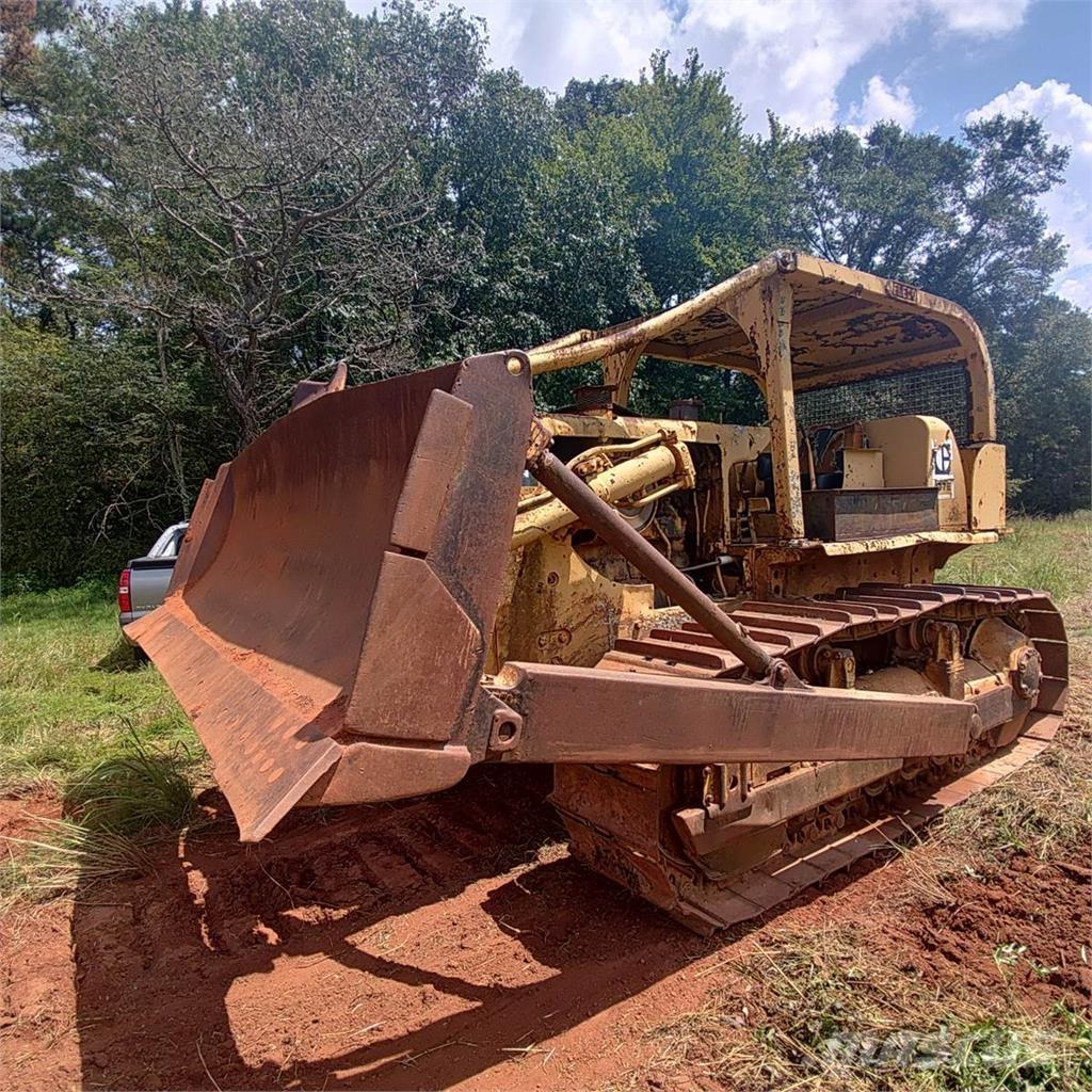 CAT D7E Telaketjupuskutraktorit