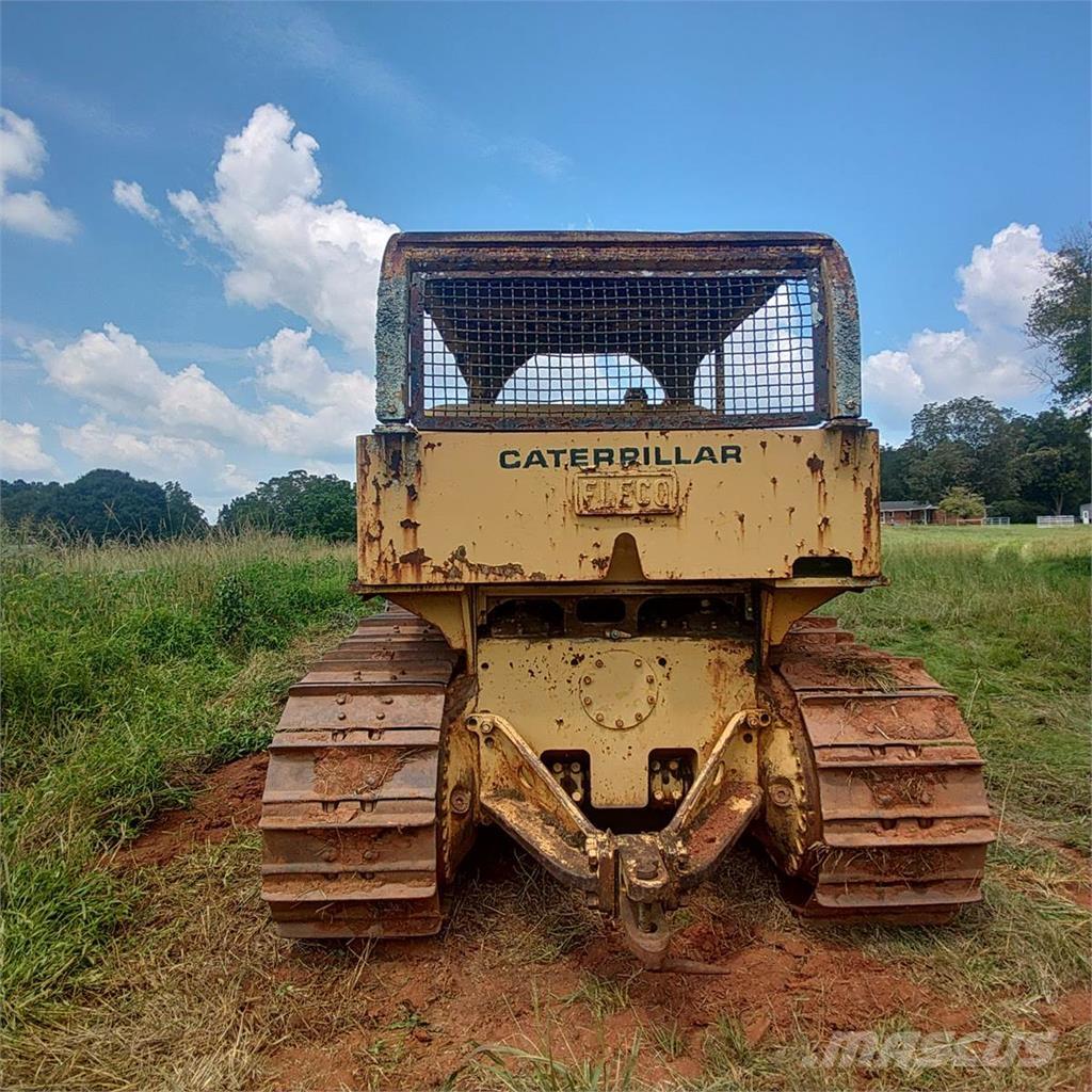 CAT D7E Telaketjupuskutraktorit