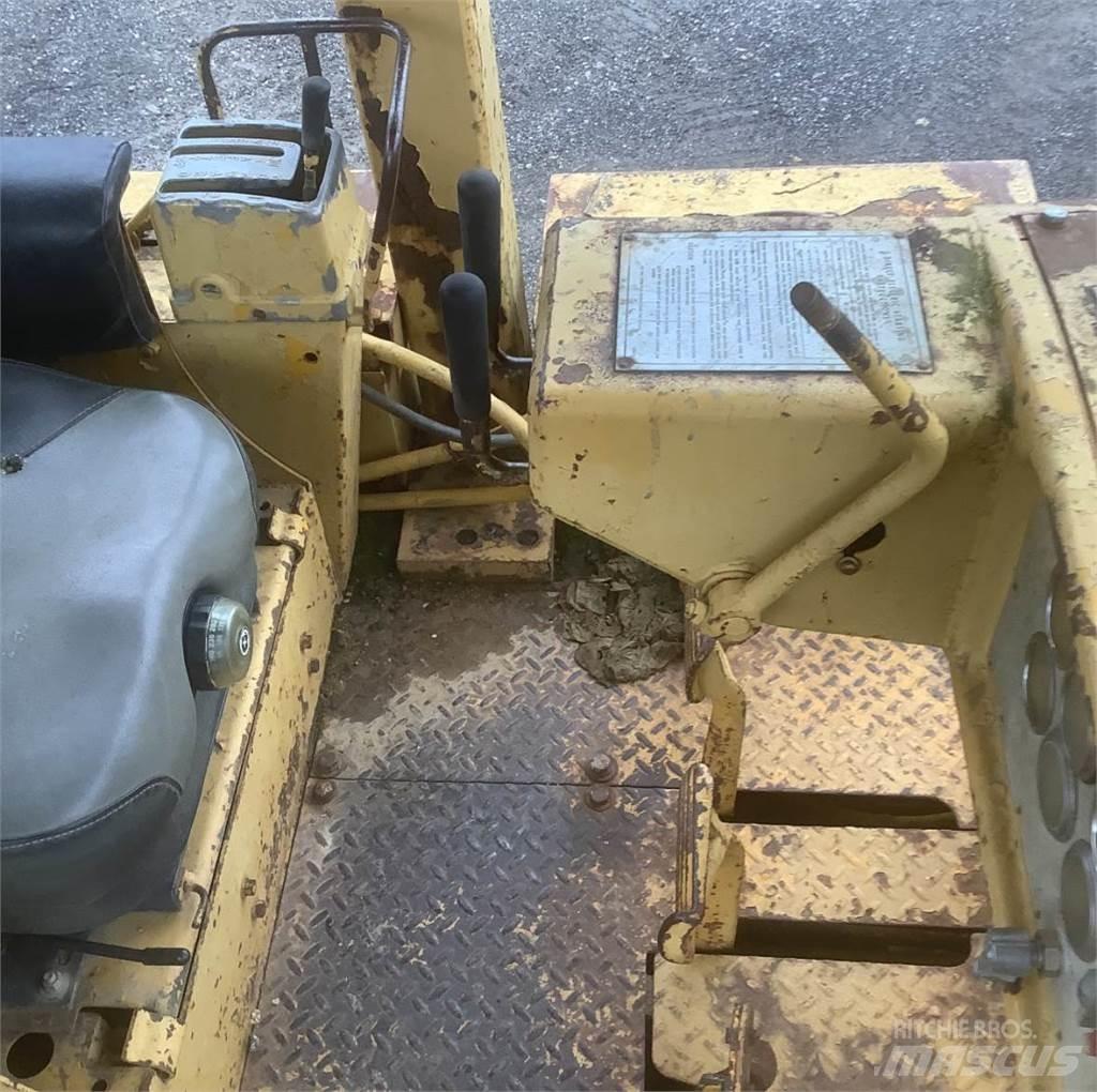 CAT D7F Telaketjupuskutraktorit