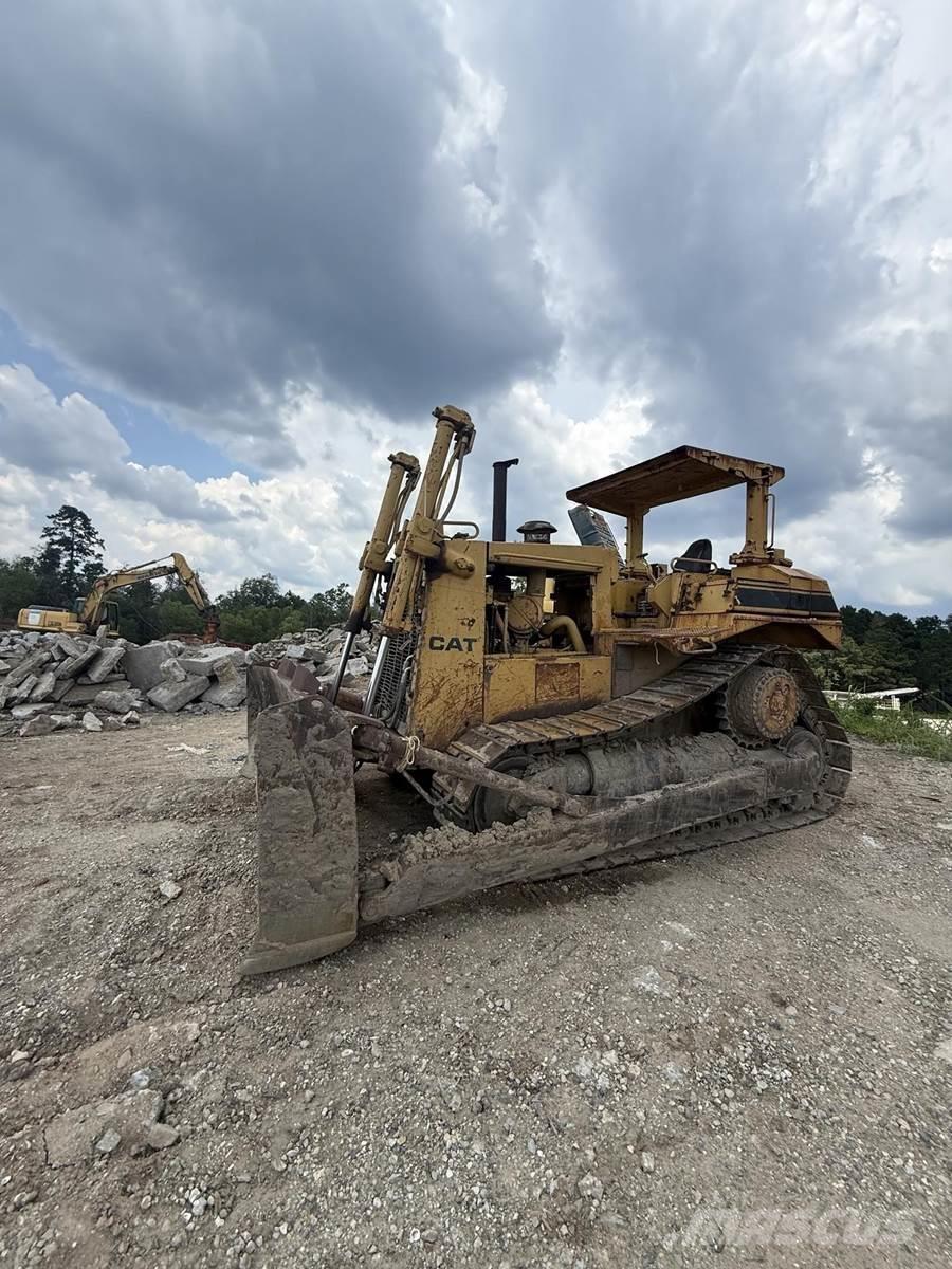 CAT D7H Telaketjupuskutraktorit