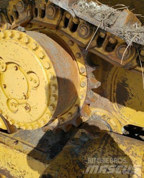 CAT D7R Telaketjupuskutraktorit