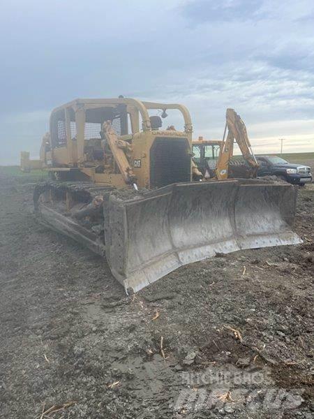 CAT D8H Telaketjupuskutraktorit