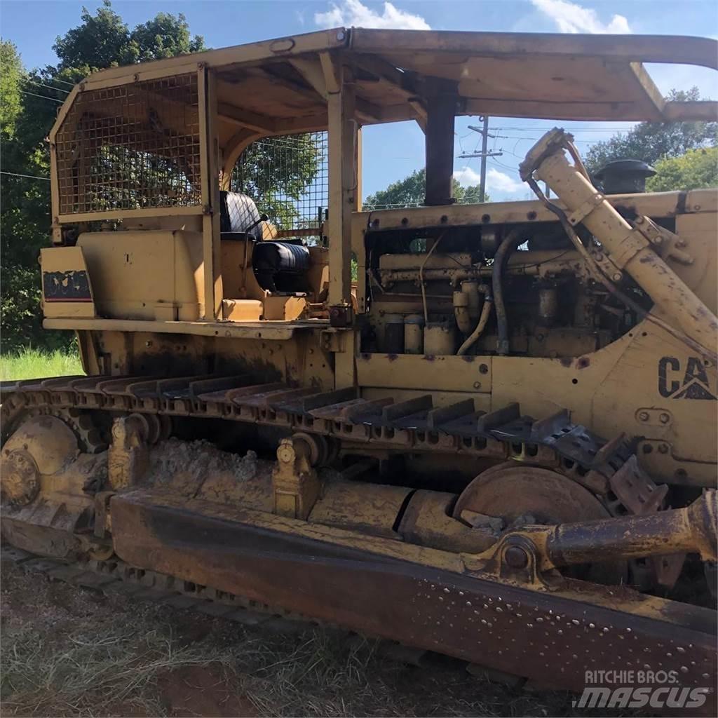 CAT D8H Telaketjupuskutraktorit