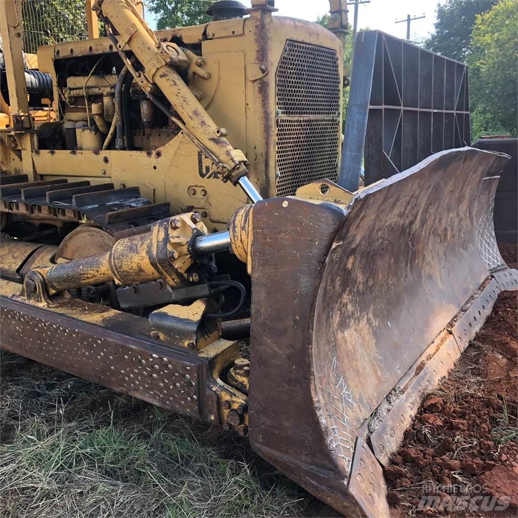 CAT D8H Telaketjupuskutraktorit