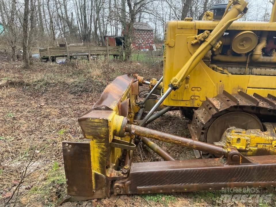 CAT D8H Telaketjupuskutraktorit