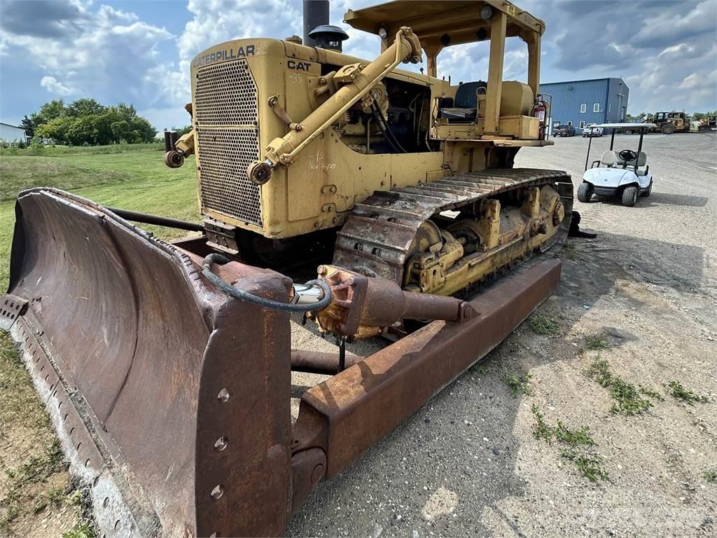 CAT D8H Telaketjupuskutraktorit