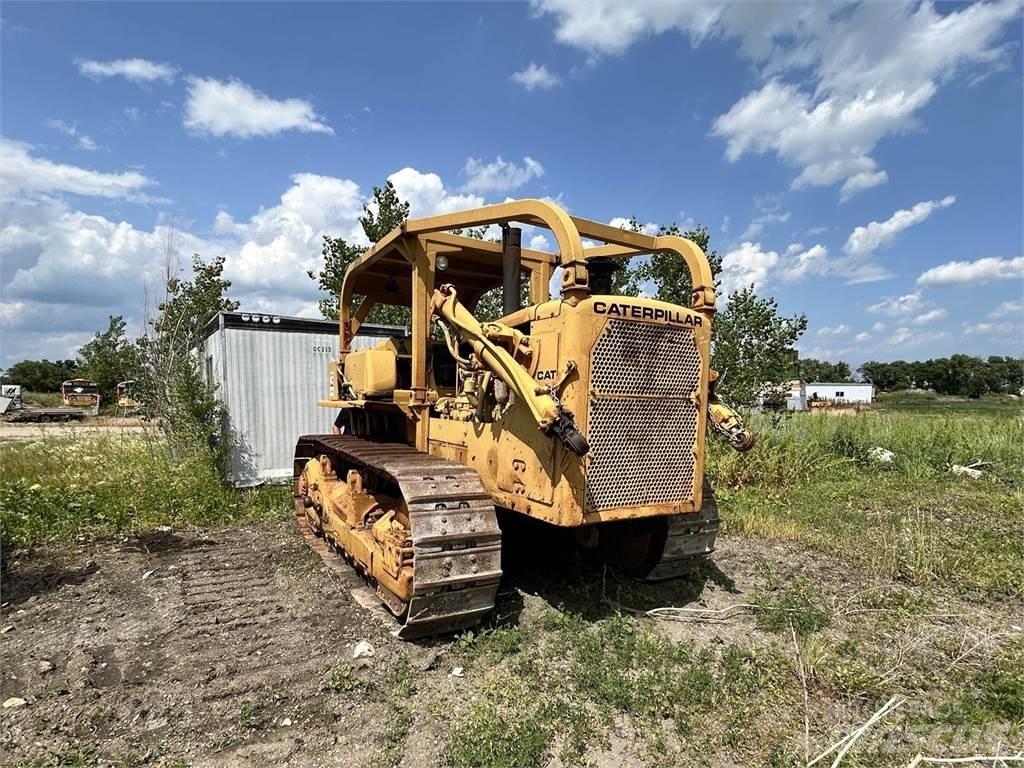 CAT D8H Telaketjupuskutraktorit