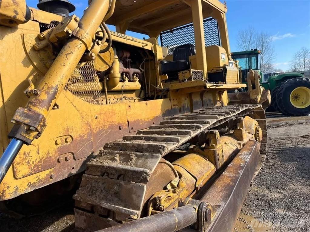 CAT D8H Telaketjupuskutraktorit