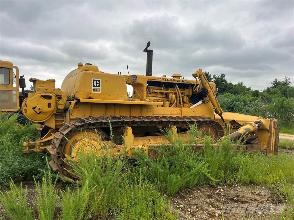 CAT D8H Telaketjupuskutraktorit