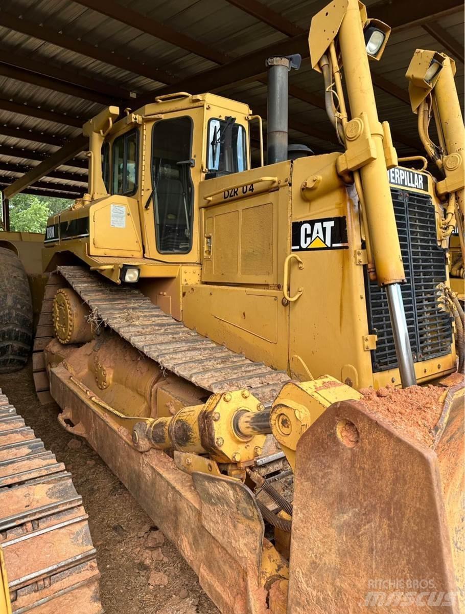 CAT D8N Telaketjupuskutraktorit