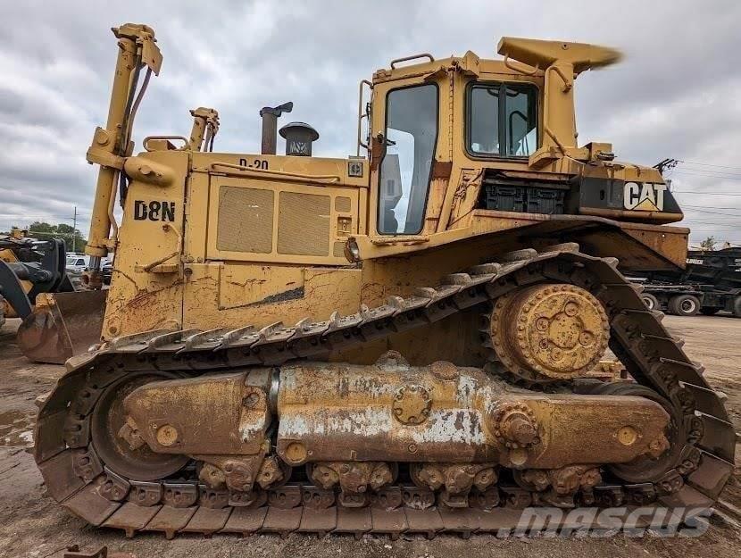 CAT D8N Telaketjupuskutraktorit