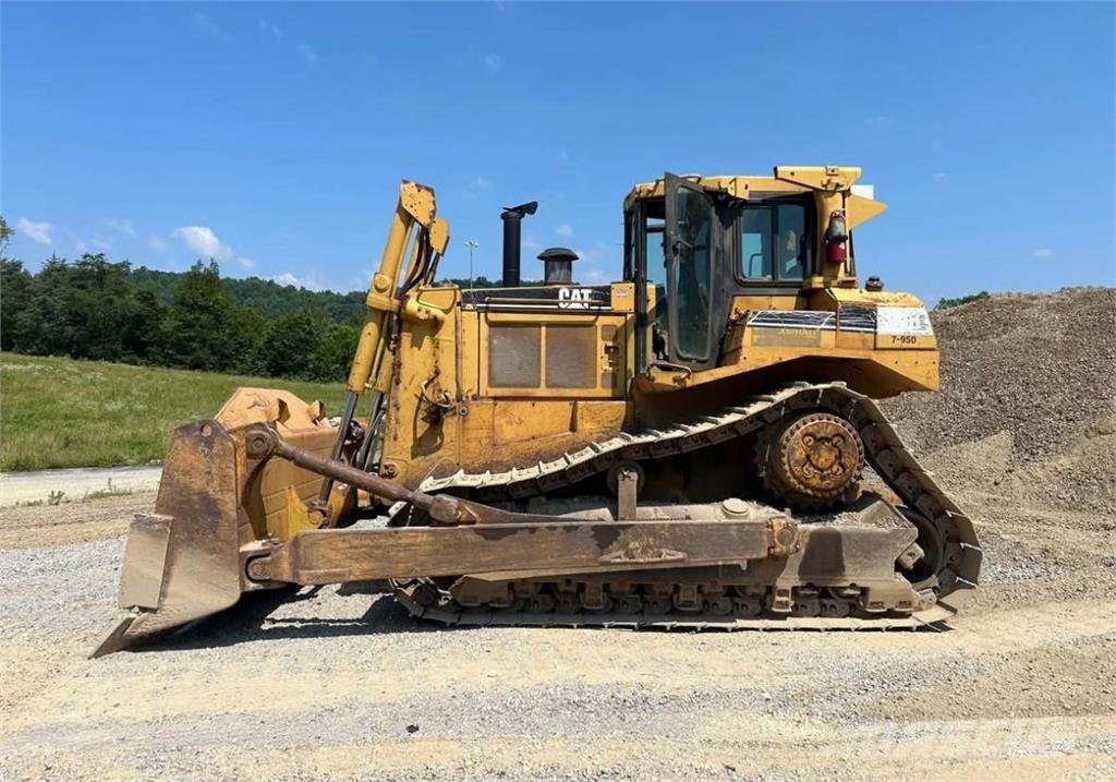 CAT D8N Telaketjupuskutraktorit