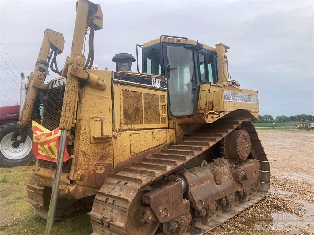 CAT D8R Telaketjupuskutraktorit