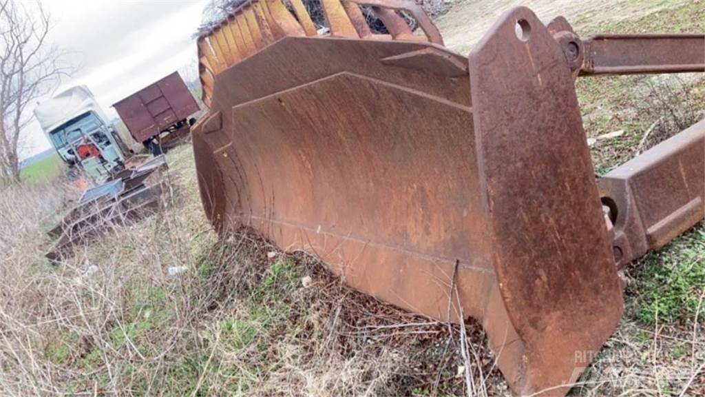CAT D8R Telaketjupuskutraktorit