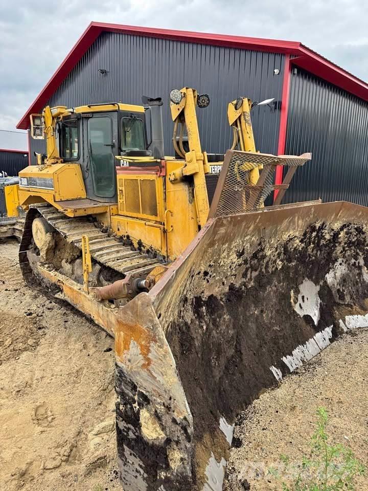 CAT D8R Telaketjupuskutraktorit