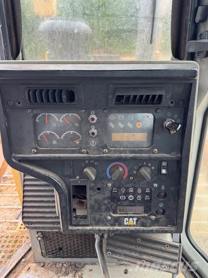 CAT D8R Telaketjupuskutraktorit