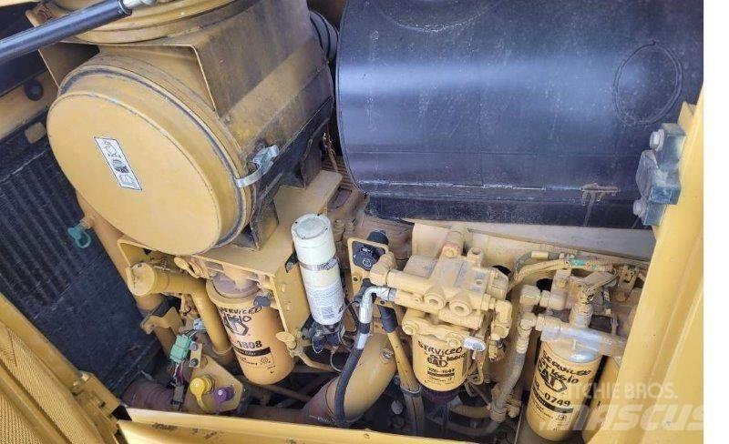 CAT D8T Telaketjupuskutraktorit