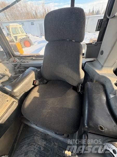 CAT D8T Telaketjupuskutraktorit