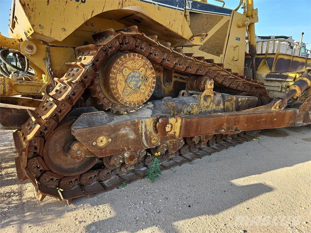 CAT D8T Telaketjupuskutraktorit