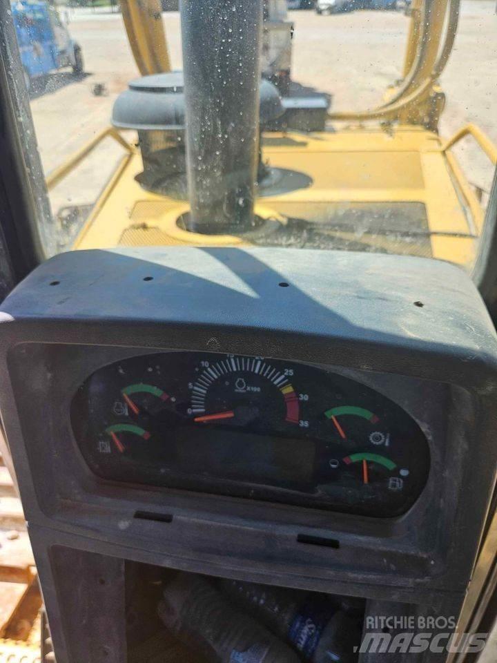 CAT D8T Telaketjupuskutraktorit