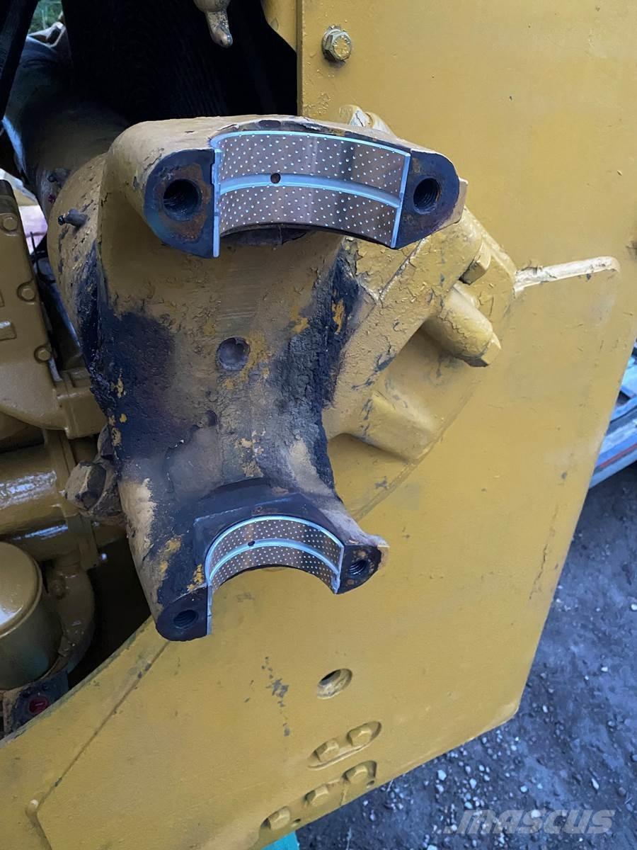 CAT D9G Telaketjupuskutraktorit
