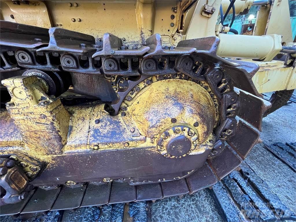 CAT D9H Telaketjupuskutraktorit
