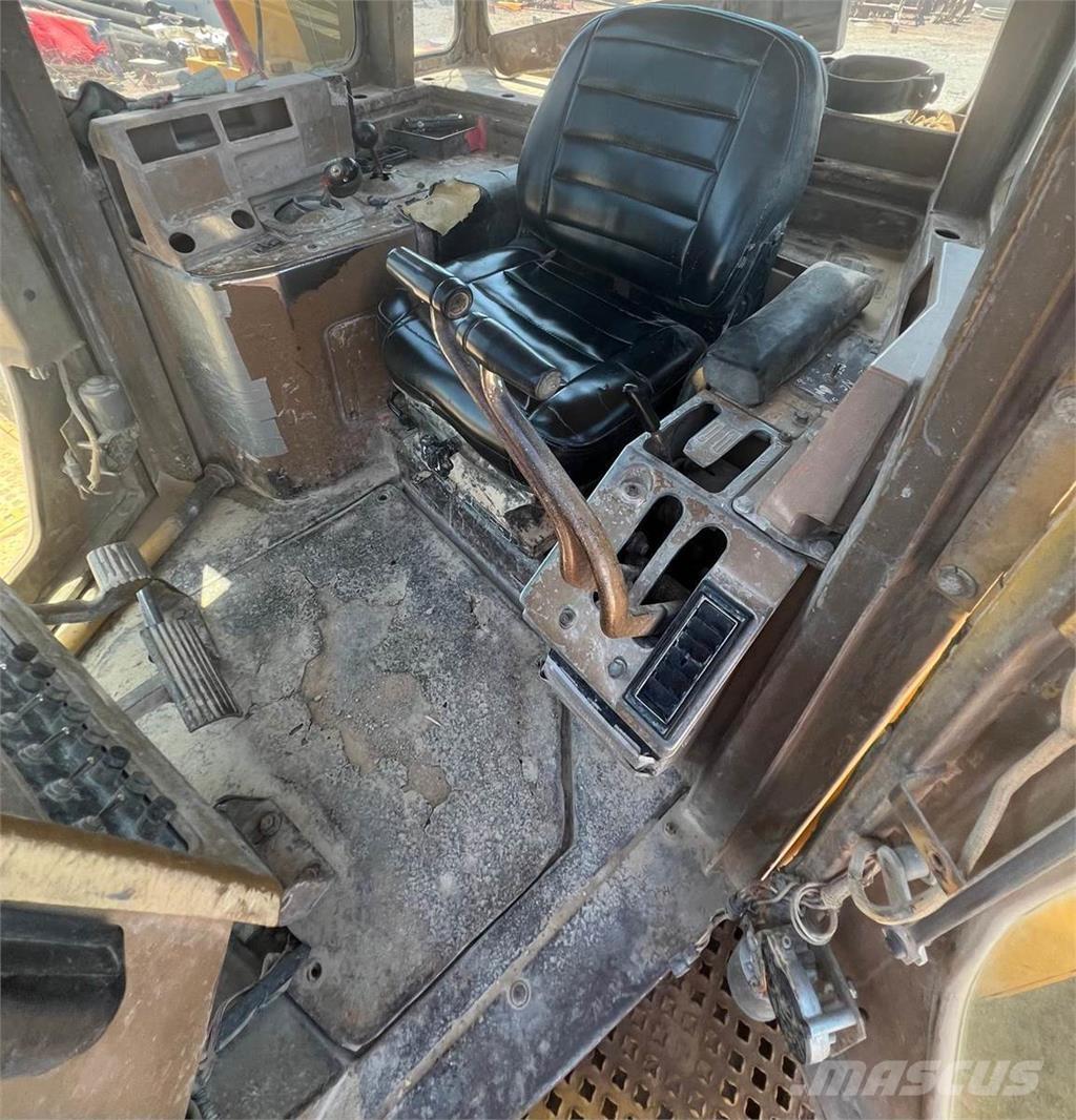 CAT D9L Telaketjupuskutraktorit