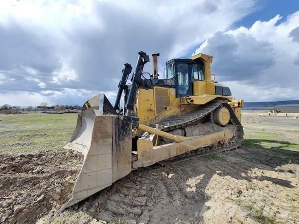 CAT D9N Telaketjupuskutraktorit