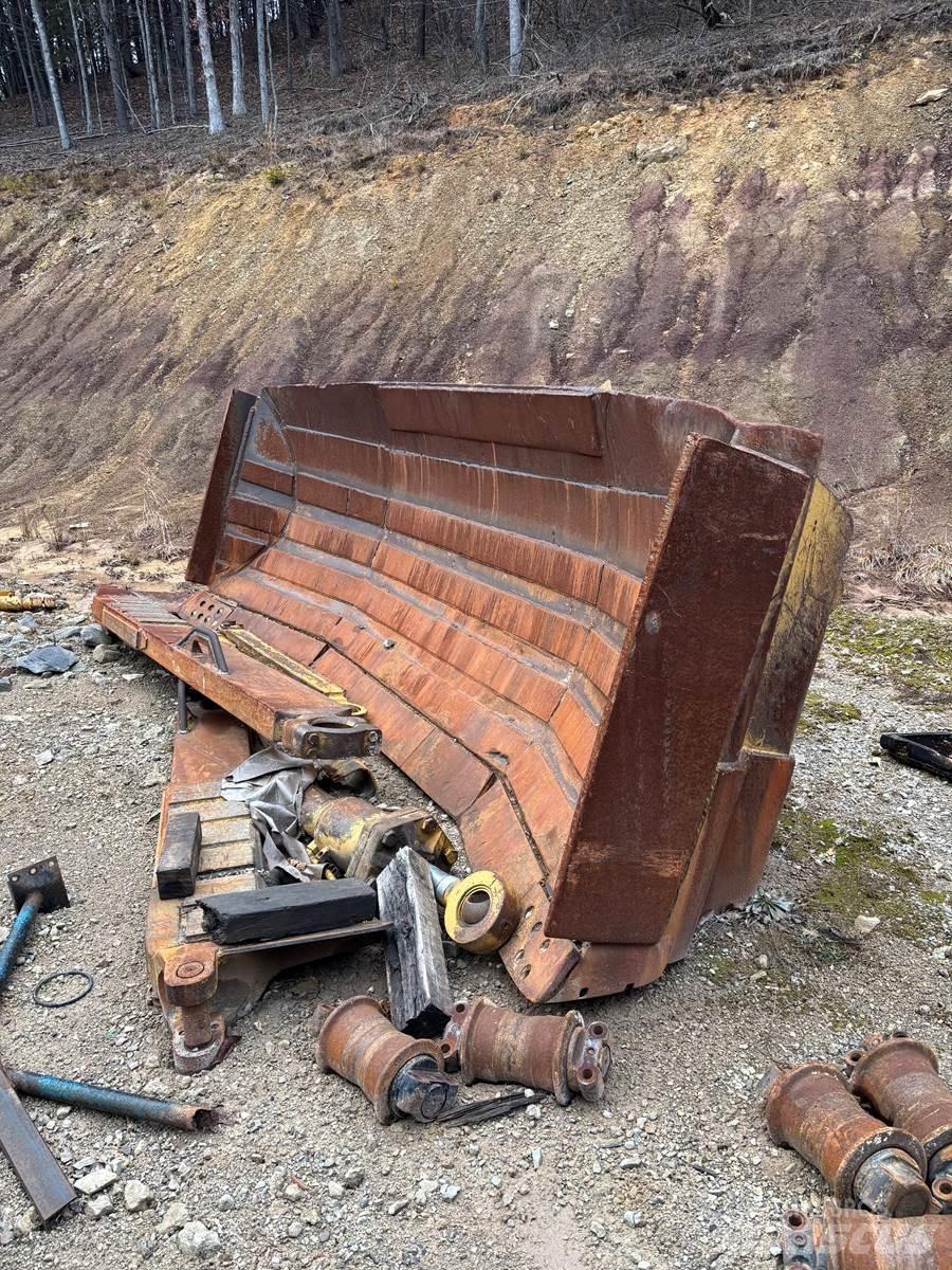 CAT D9R Telaketjupuskutraktorit
