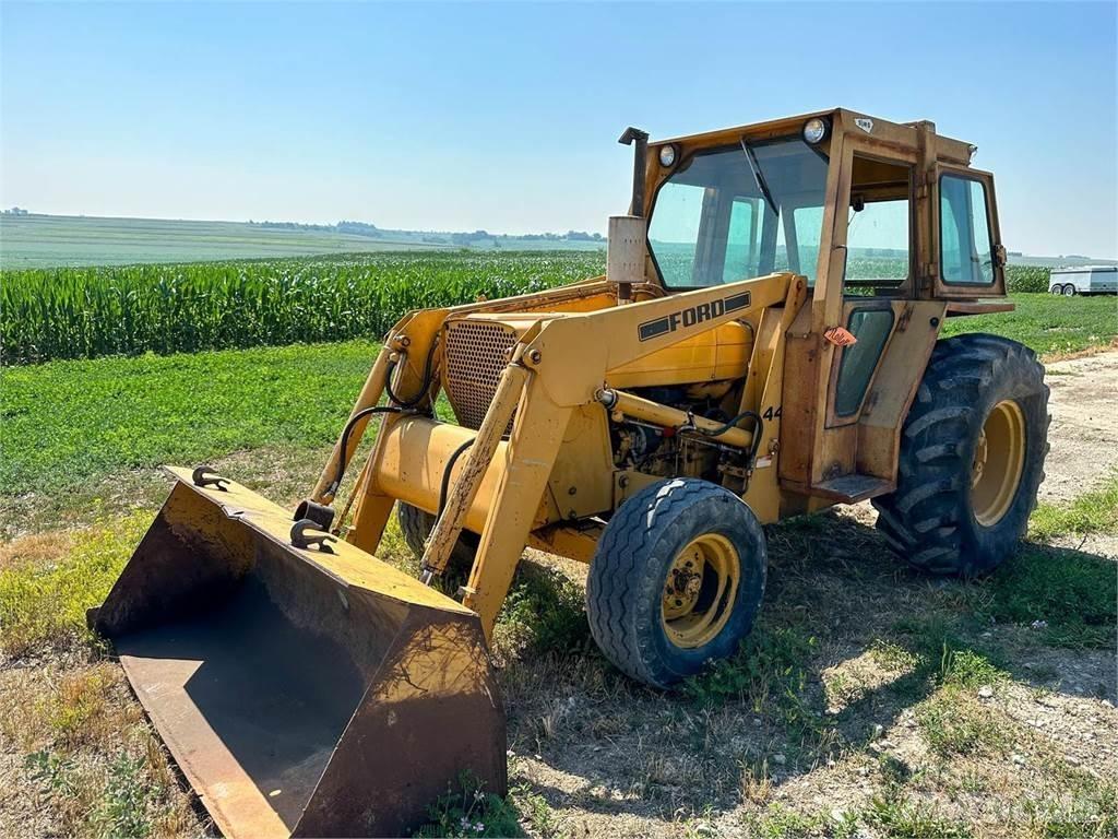 Ford 445 Traktorit