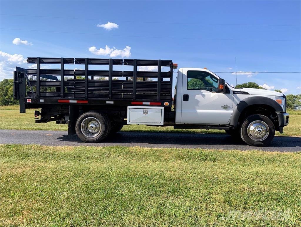 Ford 550 Eläinkuljetusautot