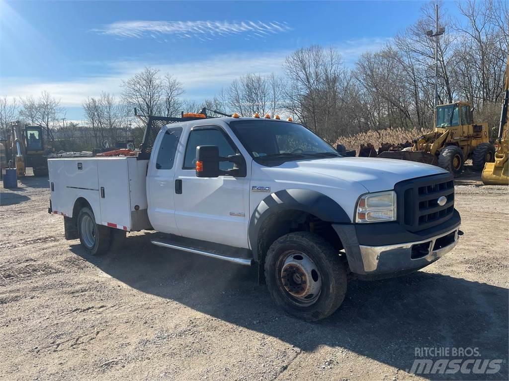 Ford F-450 Tienhoitoautot