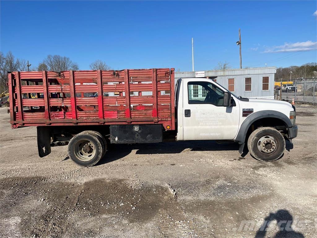 Ford F-450 Eläinkuljetusautot