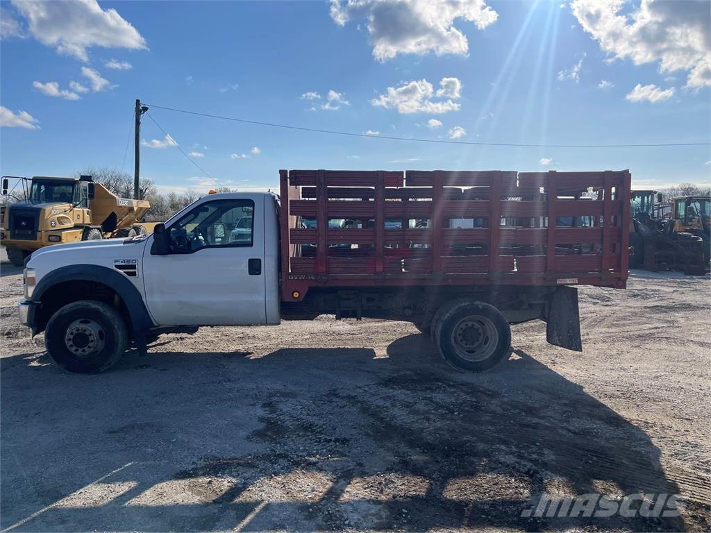 Ford F-450 Eläinkuljetusautot