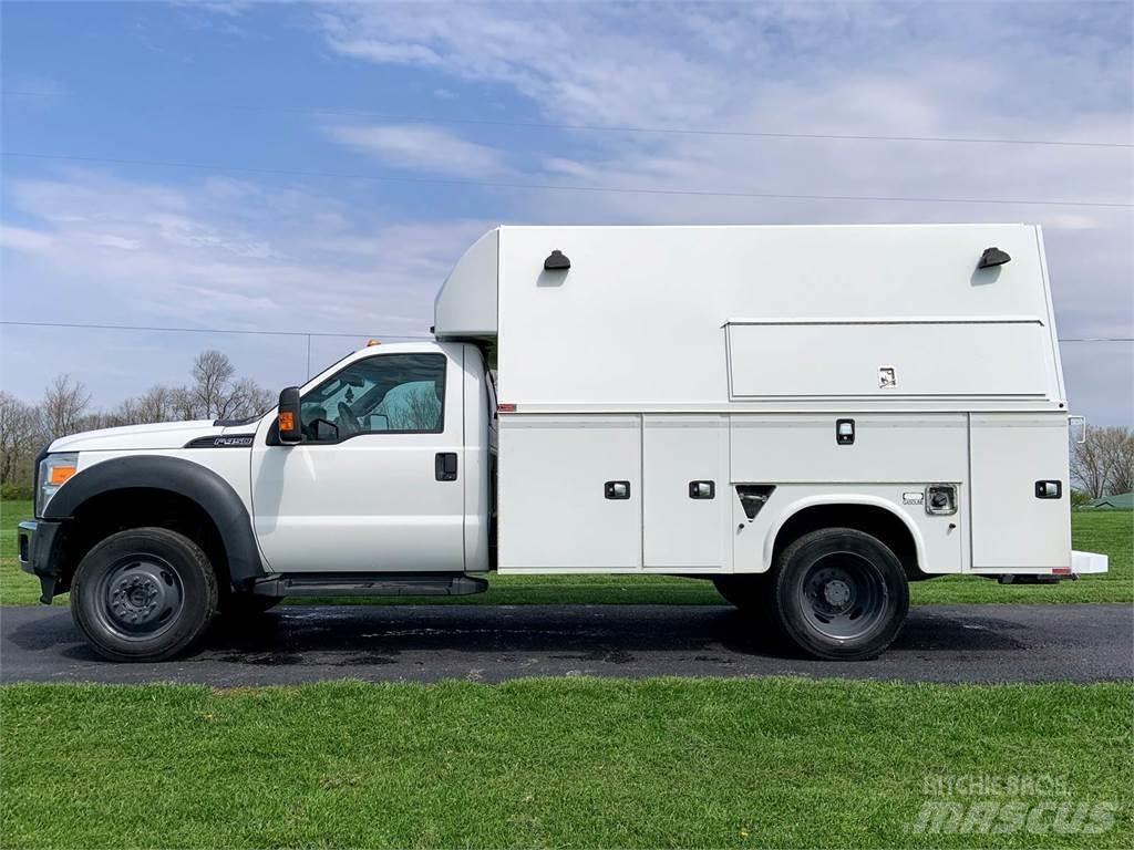 Ford F-450 Tienhoitoautot