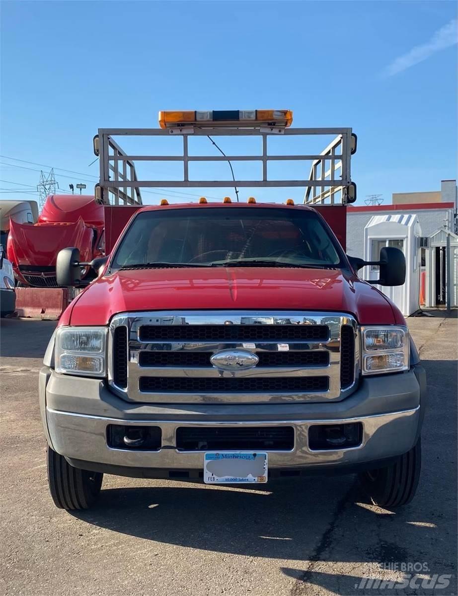 Ford F-550 Tienhoitoautot