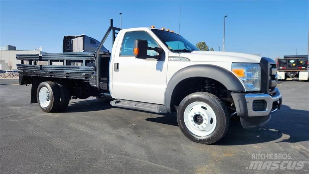 Ford F-550 Eläinkuljetusautot