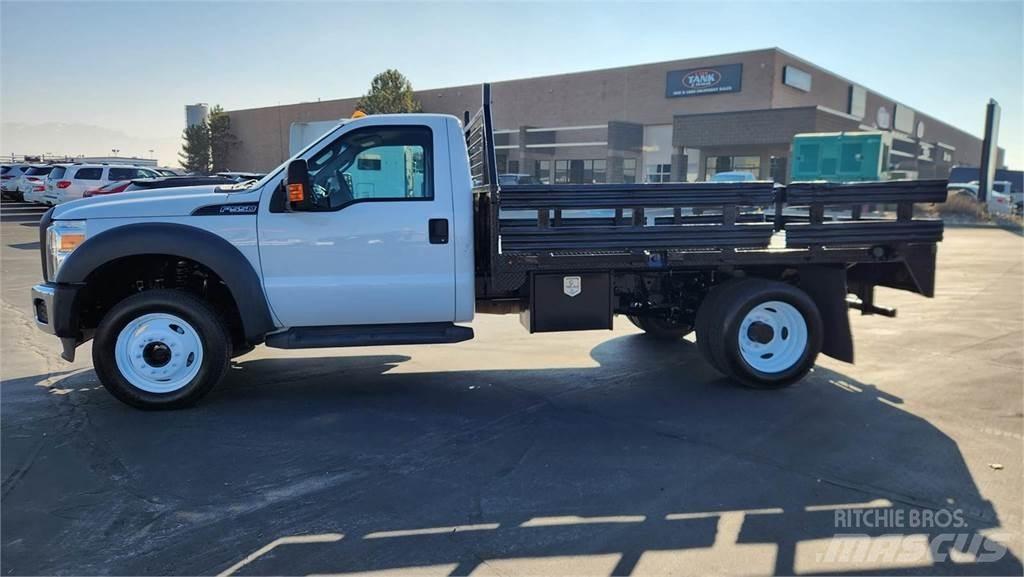 Ford F-550 Eläinkuljetusautot